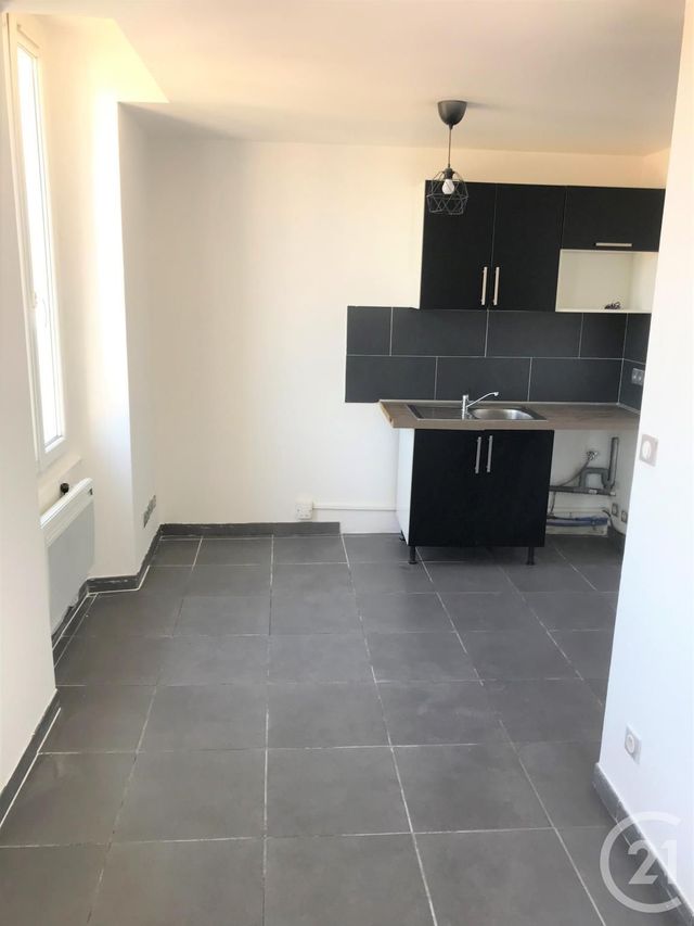Appartement F3 à louer - 3 pièces - 35.93 m2 - MARSEILLE - 13015 - PROVENCE-ALPES-COTE-D-AZUR - Century 21 Jnr Immo Appartement F3 à louer - 3 pièces - 35.93 m2 - MARSEILLE - 13015 - PROVENCE-ALPES-COTE-D-AZUR - Century 21 Jnr Immo