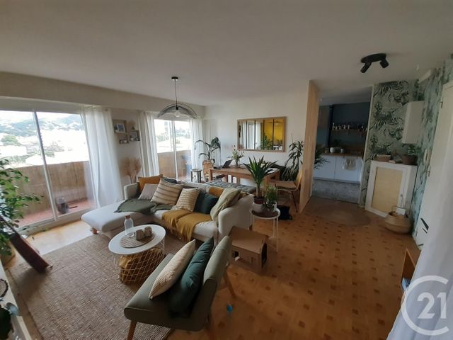 Afficher la photo en grand Appartement F3 à vendre - 3 pièces - 76.0 m2 - MARSEILLE - 13009 - PROVENCE-ALPES-COTE-D-AZUR - Century 21 Jnr Immo