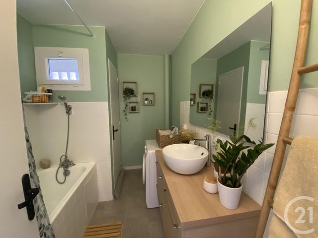 Afficher la photo en grand Appartement F3 à vendre - 3 pièces - 76.0 m2 - MARSEILLE - 13009 - PROVENCE-ALPES-COTE-D-AZUR - Century 21 Jnr Immo