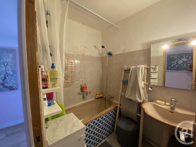Afficher la photo en grand Appartement T3 à vendre - 4 pièces - 72.0 m2 - SEPTEMES LES VALLONS - 13 - PROVENCE-ALPES-COTE-D-AZUR - Century 21 Jnr Immo