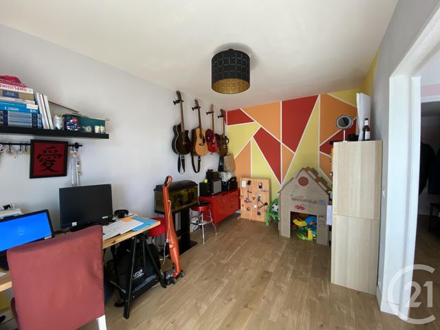 Afficher la photo en grand Appartement T3 à vendre - 4 pièces - 72.0 m2 - SEPTEMES LES VALLONS - 13 - PROVENCE-ALPES-COTE-D-AZUR - Century 21 Jnr Immo
