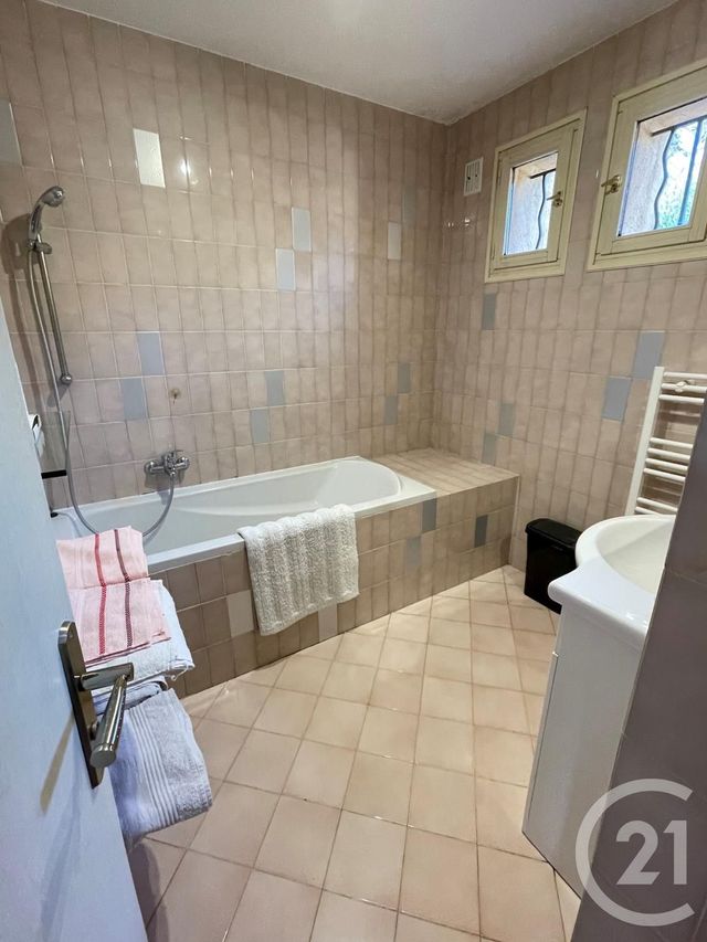 Afficher la photo en grand Appartement F3 à louer - 3 pièces - 72.82 m2 - MARSEILLE - 13015 - PROVENCE-ALPES-COTE-D-AZUR - Century 21 Jnr Immo