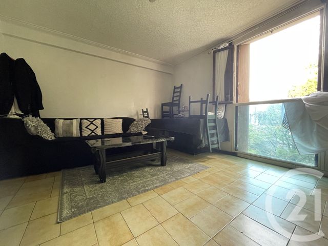 Afficher la photo en grand Appartement T5 à vendre - 5 pièces - 90.0 m2 - MARSEILLE - 13015 - PROVENCE-ALPES-COTE-D-AZUR - Century 21 Jnr Immo