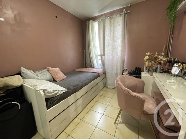 Afficher la photo en grand Appartement T5 à vendre - 5 pièces - 90.0 m2 - MARSEILLE - 13015 - PROVENCE-ALPES-COTE-D-AZUR - Century 21 Jnr Immo