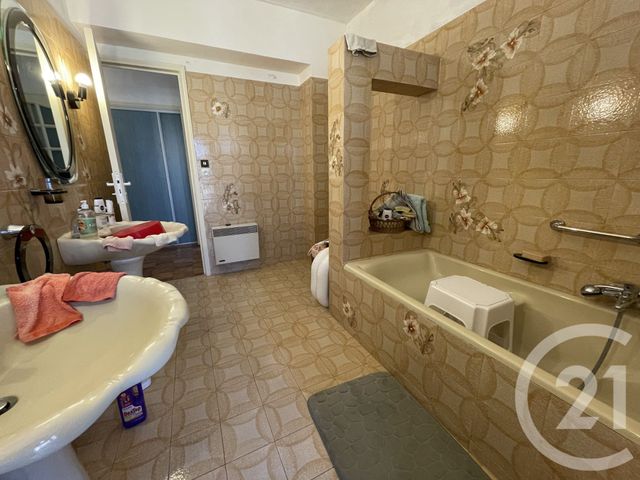Appartement T4 à vendre - 4 pièces - 108.83 m2 - MARSEILLE - 13015 - PROVENCE-ALPES-COTE-D-AZUR - Century 21 Jnr Immo