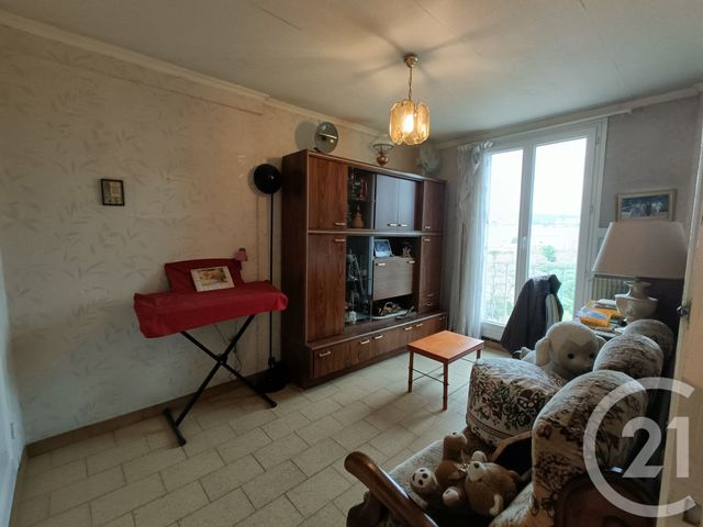 Afficher la photo en grand Appartement F4 à vendre - 4 pièces - 70.0 m2 - MARSEILLE - 13015 - PROVENCE-ALPES-COTE-D-AZUR - Century 21 Jnr Immo