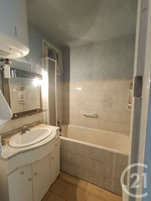 Afficher la photo en grand Appartement F4 à vendre - 4 pièces - 70.0 m2 - MARSEILLE - 13015 - PROVENCE-ALPES-COTE-D-AZUR - Century 21 Jnr Immo