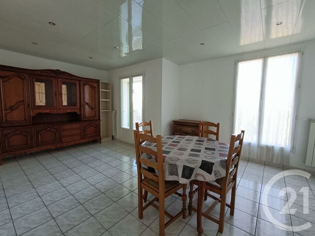 Afficher la photo en grand Appartement F4 à vendre - 4 pièces - 70.0 m2 - MARSEILLE - 13015 - PROVENCE-ALPES-COTE-D-AZUR - Century 21 Jnr Immo