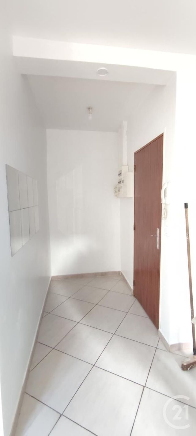 Appartement F1 à louer - 1 pièce - 28.04 m2 - MARSEILLE - 13015 - PROVENCE-ALPES-COTE-D-AZUR - Century 21 Jnr Immo