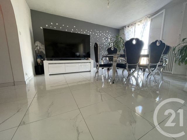 Appartement T4 à vendre - 4 pièces - 84.1 m2 - MARSEILLE - 13015 - PROVENCE-ALPES-COTE-D-AZUR - Century 21 Jnr Immo