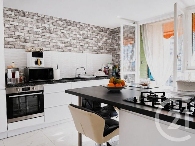 Appartement T4 à vendre - 4 pièces - 84.1 m2 - MARSEILLE - 13015 - PROVENCE-ALPES-COTE-D-AZUR - Century 21 Jnr Immo