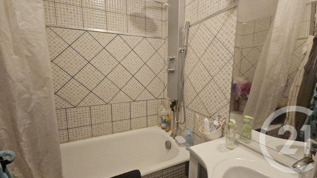 Appartement T3 à vendre - 3 pièces - 56.4 m2 - MARSEILLE - 13015 - PROVENCE-ALPES-COTE-D-AZUR - Century 21 Jnr Immo
