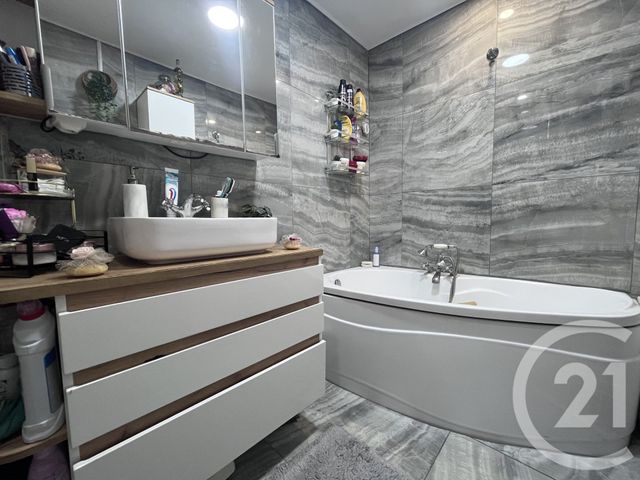 Appartement T4 à vendre - 4 pièces - 84.51 m2 - MARSEILLE - 13015 - PROVENCE-ALPES-COTE-D-AZUR - Century 21 Jnr Immo